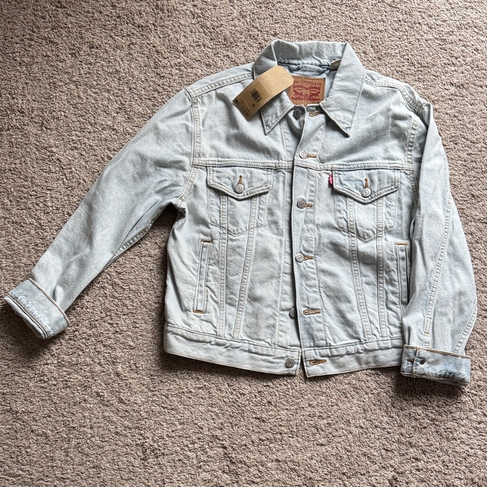 NWT Levi's Light Blue Denim Jacket with Red and Pink Embroidery - Picture 4 of 7